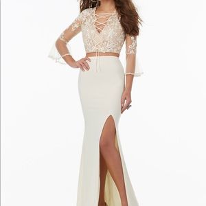 I bought this for my wedding and never worn it. Brand new with tags